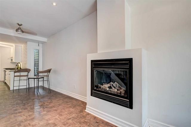 14 Kensington Pl, House attached with 3 bedrooms, 2 bathrooms and 0 parking in Toronto ON | Image 2