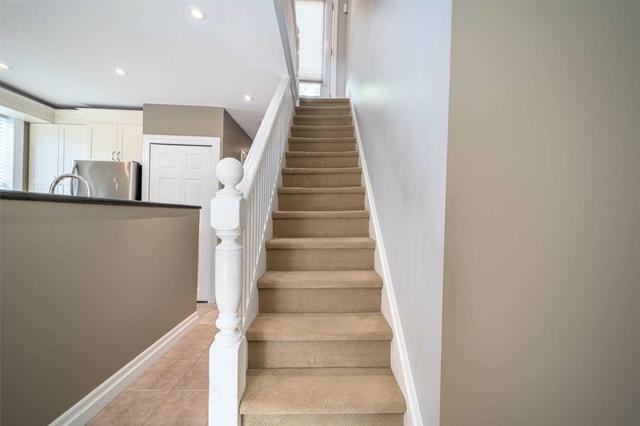 upper - 253 Bedford Rd, House detached with 3 bedrooms, 2 bathrooms and 1 parking in Toronto ON | Image 9