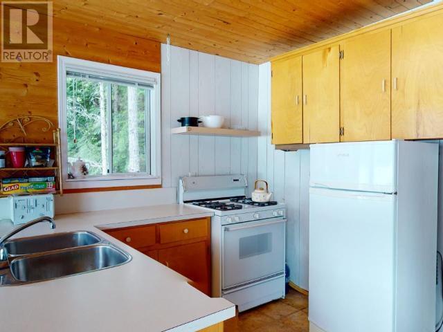 9302 Powell Lake, House detached with 3 bedrooms, 1 bathrooms and null parking in Powell River B BC | Image 4