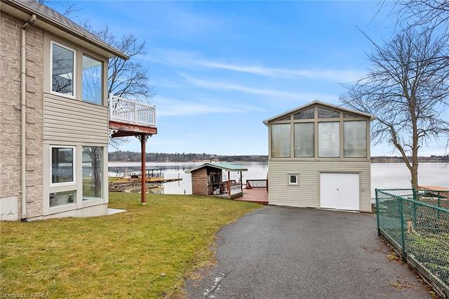 1 Leavis Shores, House detached with 2 bedrooms, 3 bathrooms and 6 parking in Frontenac Islands ON | Image 34