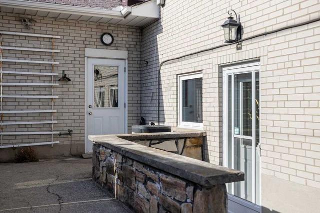 5 Robinglade Dr, House detached with 3 bedrooms, 2 bathrooms and 5 parking in Toronto ON | Image 17