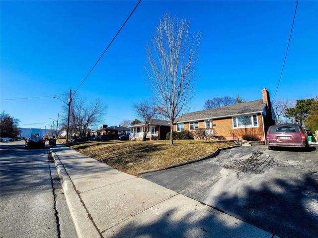 15 Theodore Dr, House detached with 3 bedrooms, 1 bathrooms and 5 parking in Mississauga ON | Image 27