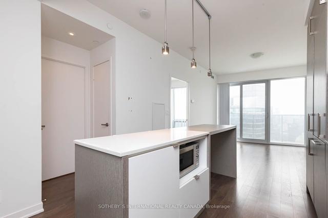 6003 - 100 Harbour St, Condo with 1 bedrooms, 1 bathrooms and 0 parking in Toronto ON | Image 5