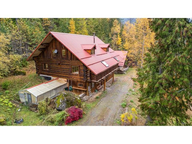 2197 Highway 3, House detached with 2 bedrooms, 2 bathrooms and 4 parking in Central Kootenay C BC | Image 62