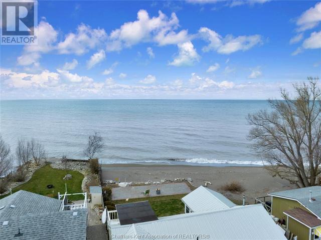 18420 Erie Shore Drive, House detached with 3 bedrooms, 2 bathrooms and null parking in Chatham Kent ON | Image 1