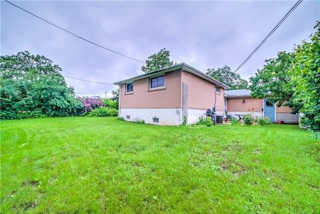 24 Birchbank Rd, House detached with 3 bedrooms, 2 bathrooms and 4 parking in Brampton ON | Image 13