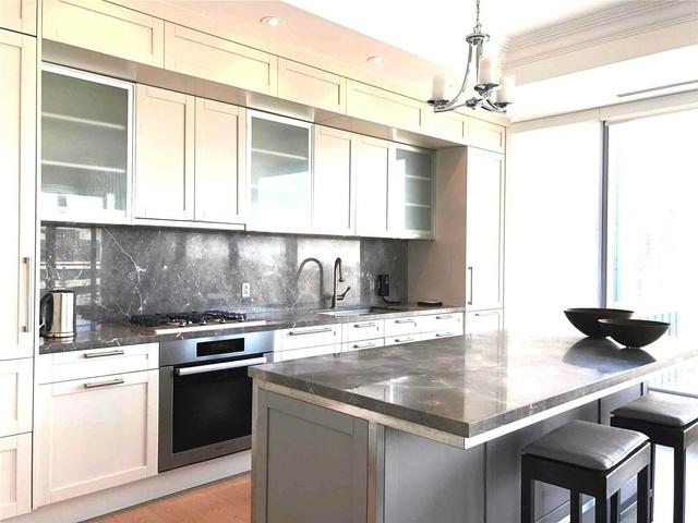 2601 - 55 Scollard St, Condo with 2 bedrooms, 3 bathrooms and 1 parking in Toronto ON | Image 6