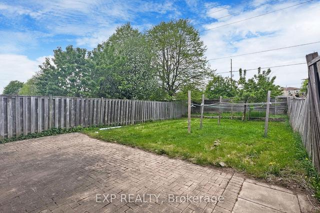 125 Roxanne Cres, House detached with 4 bedrooms, 4 bathrooms and 6 parking in Toronto ON | Image 27