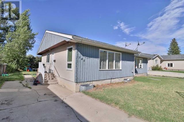 143, - 145 7a Avenue W, Home with 10 bedrooms, 4 bathrooms and 4 parking in Cardston AB | Image 25