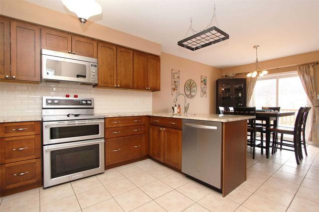 75 Hutton Pl, House detached with 3 bedrooms, 4 bathrooms and 4 parking in Clarington ON | Image 2