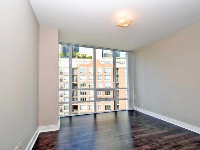 912 - 825 Church St, Condo with 2 bedrooms, 2 bathrooms and 1 parking in Toronto ON | Image 3