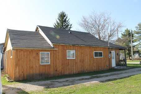 8343 Main St, House detached with 2 bedrooms, 1 bathrooms and 4 parking in Penetanguishene ON | Image 2