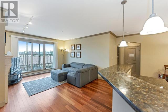 318 - 1620 Mckenzie Ave, Condo with 2 bedrooms, 2 bathrooms and 1 parking in Saanich BC | Image 1