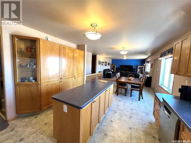 516 Brownlee Street, House detached with 5 bedrooms, 3 bathrooms and null parking in Morse SK | Image 7
