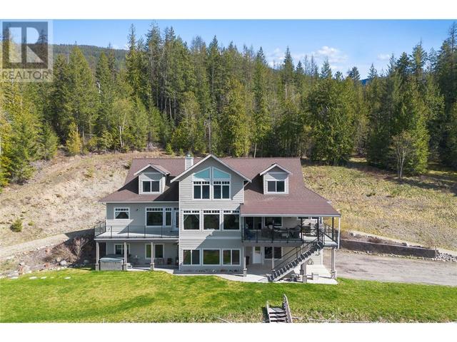 8097 Seed Road, House detached with 5 bedrooms, 4 bathrooms and 4 parking in North Okanagan F BC | Image 2