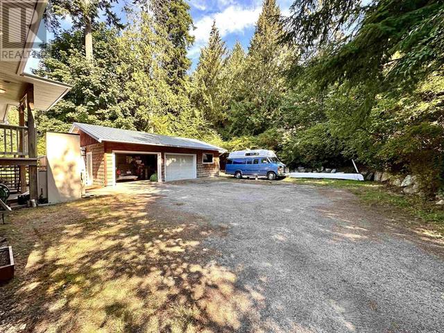 8050 Redrooffs Road, House detached with 4 bedrooms, 2 bathrooms and 7 parking in Sunshine Coast B BC | Image 35