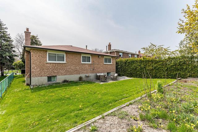 23 Jayfield Rd, House detached with 3 bedrooms, 2 bathrooms and 6 parking in Brampton ON | Image 25