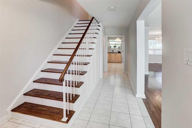 56 Kanarick Cres, House semidetached with 3 bedrooms, 2 bathrooms and 4 parking in Toronto ON | Image 12