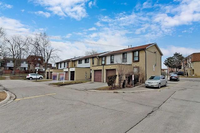 37 - 37 Fleetwood Cres, Townhouse with 3 bedrooms, 2 bathrooms and 2 parking in Brampton ON | Image 23