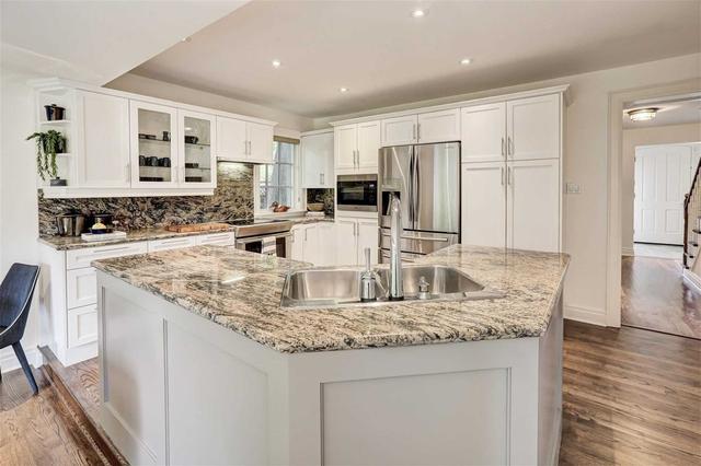 1406 Lochlin Tr, House detached with 3 bedrooms, 3 bathrooms and 8 parking in Mississauga ON | Image 5