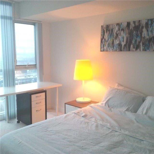 1808 - 15 Iceboat Terr, Condo with 1 bedrooms, 1 bathrooms and 1 parking in Toronto ON | Image 5