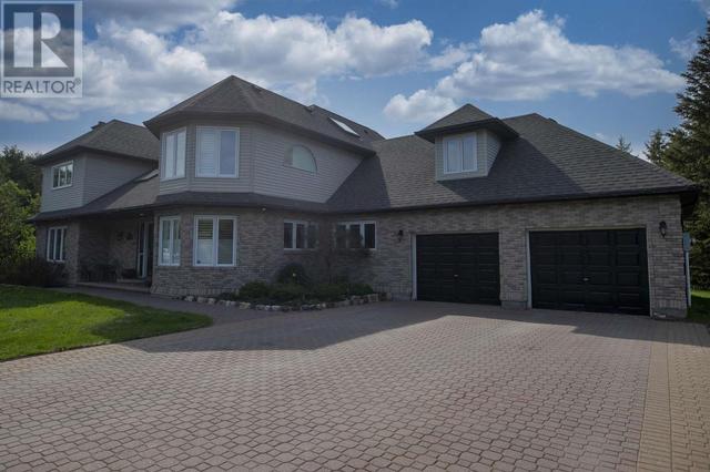 4285 Oak Heights Pl, House detached with 4 bedrooms, 2 bathrooms and null parking in Thunder Bay ON | Image 2