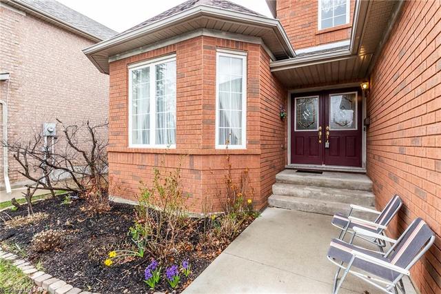 768 Saginaw Parkway, House detached with 4 bedrooms, 2 bathrooms and 4 parking in Cambridge ON | Image 3