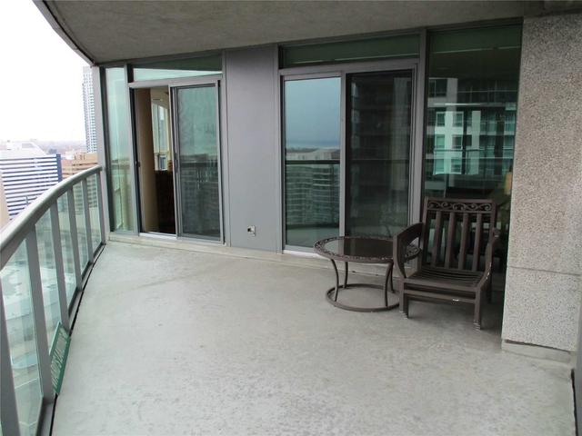 3611 - 30 Grand Trunk Cres, Condo with 2 bedrooms, 2 bathrooms and 1 parking in Toronto ON | Image 13