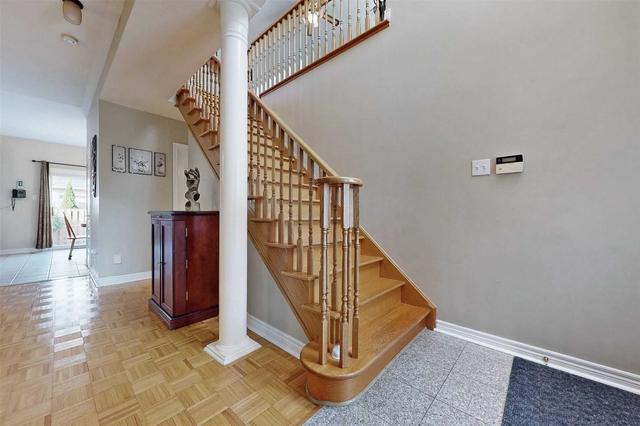 42 Foxhunt Dr, House detached with 3 bedrooms, 3 bathrooms and 5 parking in Vaughan ON | Image 2