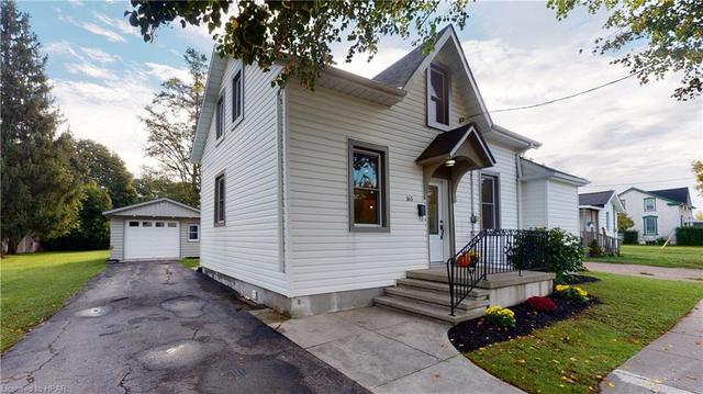165 South Street, House detached with 3 bedrooms, 1 bathrooms and 4 parking in Goderich ON | Image 2