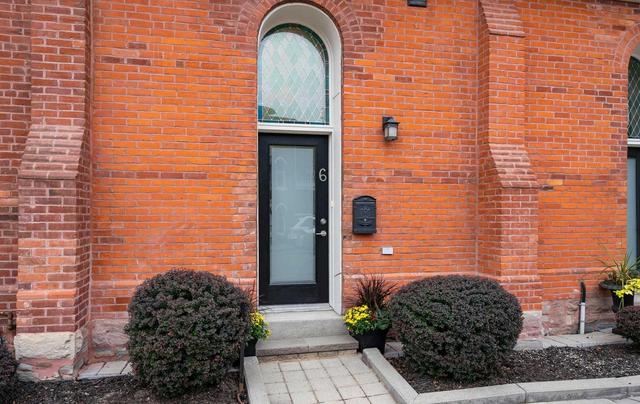 Unit 6 - 200 Annette St, Townhouse with 3 bedrooms, 3 bathrooms and 1 parking in Toronto ON | Image 2