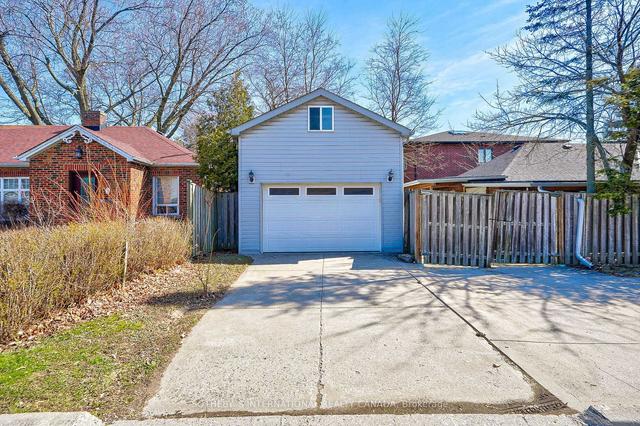 114 Pinegrove Ave S, House detached with 2 bedrooms, 2 bathrooms and 2 parking in Toronto ON | Image 14