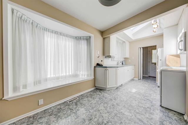 17 Dolly Varden Blvd, House detached with 4 bedrooms, 2 bathrooms and 4 parking in Toronto ON | Image 18