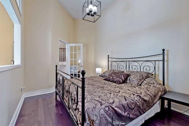 46 Splendor Dr, House detached with 5 bedrooms, 4 bathrooms and 6 parking in Whitby ON | Image 19
