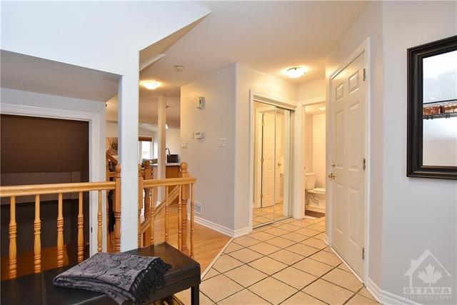 18 Palton Avenue, Townhouse with 3 bedrooms, 3 bathrooms and 3 parking in Ottawa ON | Image 4