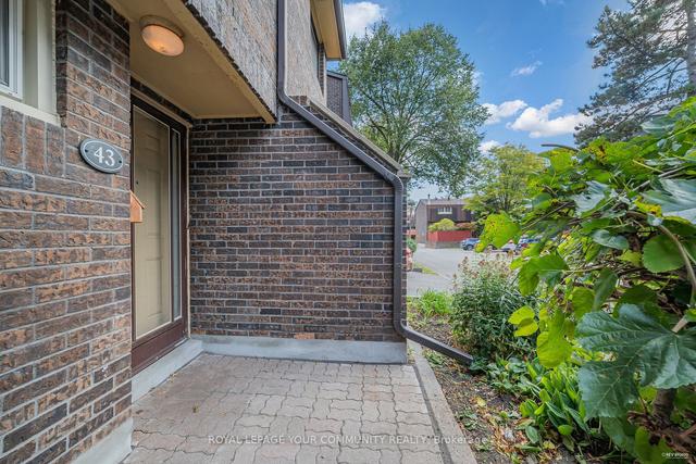 43 Poets Walk Way, Townhouse with 3 bedrooms, 2 bathrooms and 2 parking in Toronto ON | Image 25