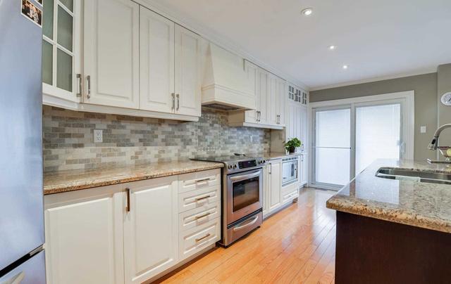 14 Karl Crt, House attached with 4 bedrooms, 5 bathrooms and 5 parking in Vaughan ON | Image 2