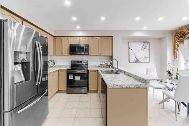 81 Trumpet Valley Blvd, House semidetached with 3 bedrooms, 4 bathrooms and 5 parking in Brampton ON | Image 2