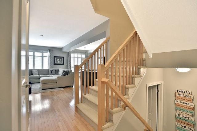 73 Oakhaven Pl, Townhouse with 3 bedrooms, 3 bathrooms and 2 parking in Hamilton ON | Image 2