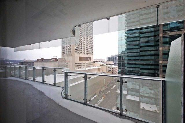 1101 - 1 Bloor St E, Condo with 2 bedrooms, 2 bathrooms and 1 parking in Toronto ON | Image 18