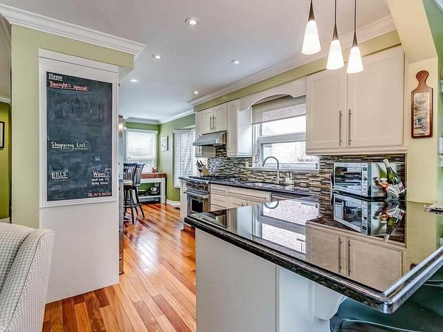 2065 Sixth Line, Townhouse with 3 bedrooms, 3 bathrooms and 1 parking in Oakville ON | Image 9
