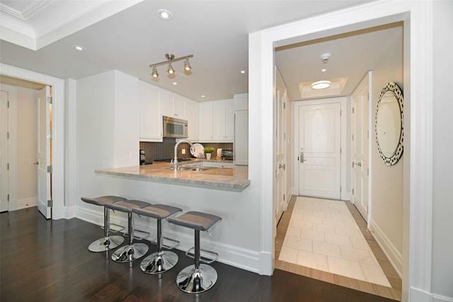 301 - 155 St Clair Ave W, Condo with 2 bedrooms, 2 bathrooms and 1 parking in Toronto ON | Image 3