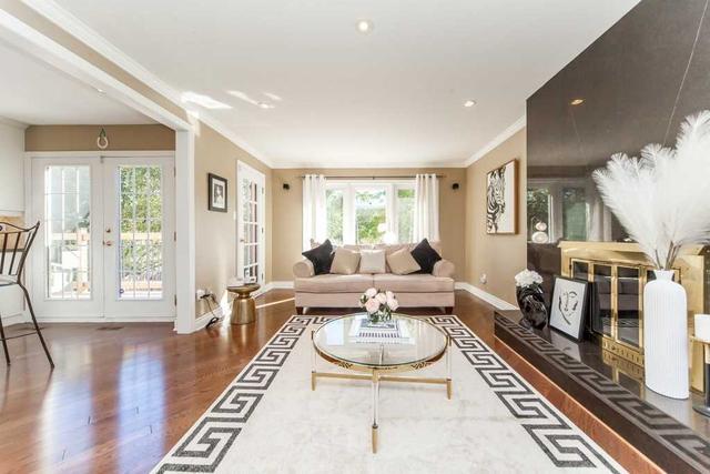 25 Mossgrove Tr, House detached with 4 bedrooms, 4 bathrooms and 5 parking in Toronto ON | Image 11