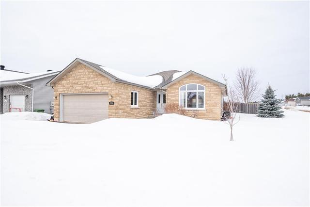 2024 Sandstone Crescent, House detached with 5 bedrooms, 3 bathrooms and 4 parking in Petawawa ON | Image 2