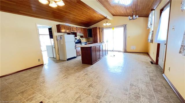 4607 Highway 9, House detached with 4 bedrooms, 2 bathrooms and 6 parking in Kincardine ON | Image 4