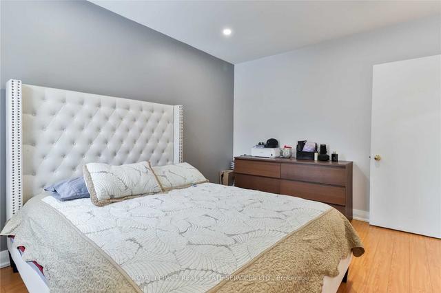 109 Bowie Ave, House detached with 2 bedrooms, 2 bathrooms and 1 parking in Toronto ON | Image 5