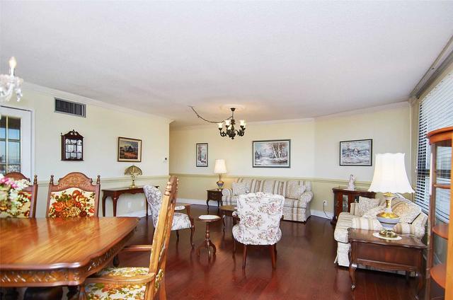2207 - 1300 Bloor St W, Condo with 3 bedrooms, 2 bathrooms and 1 parking in Toronto ON | Image 37