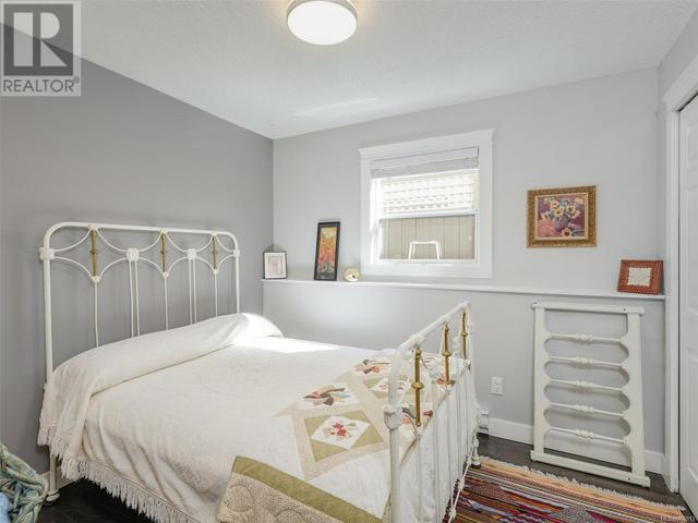 2719 Asquith St, House attached with 2 bedrooms, 1 bathrooms and 1 parking in Victoria BC | Image 18