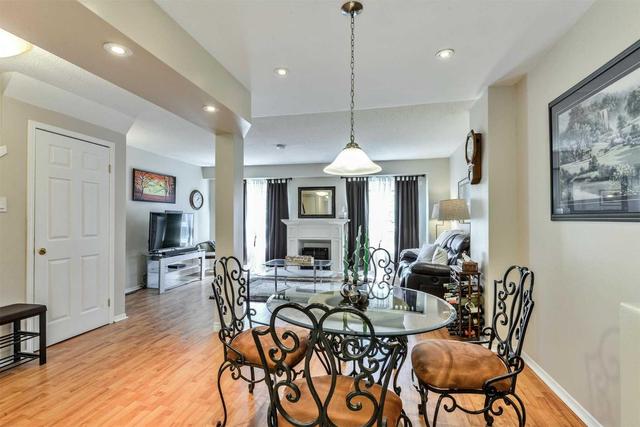 71 Moregate Cres, Townhouse with 3 bedrooms, 3 bathrooms and 1 parking in Brampton ON | Image 5