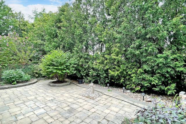 8 Newington Cres W, House semidetached with 4 bedrooms, 2 bathrooms and 1 parking in Toronto ON | Image 13